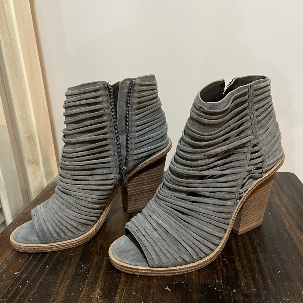 Brand new Vince Camino heeled strappy peep toe sandals.